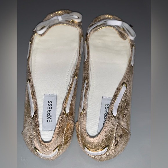 NWOT. Express Metallic Gold Loafers with Bow - Picture 4 of 7
